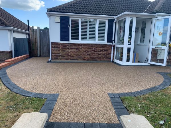 Fitting a new patio in Chelsfield, Kent