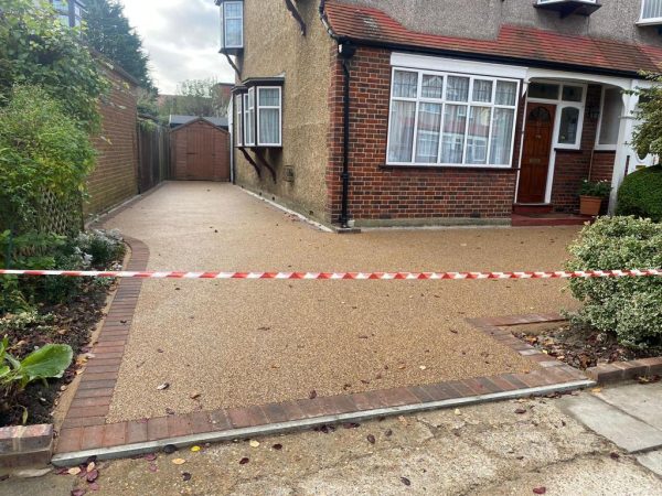 Laying resin surface on a driveway in Bickley, London