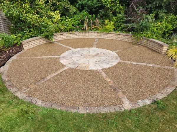 Laying resin surface on a driveway in Chelsfield, Kent