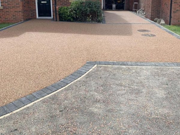 Laying resin surface on a driveway in Crockham Hill, Kent