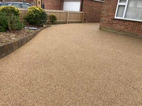 Laying resin surface on a driveway in Knockholt, Kent